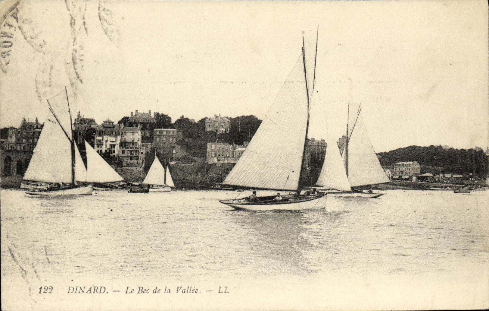 VINTAGE POSTCARD Dinard the Nozzle of the Valley Boats