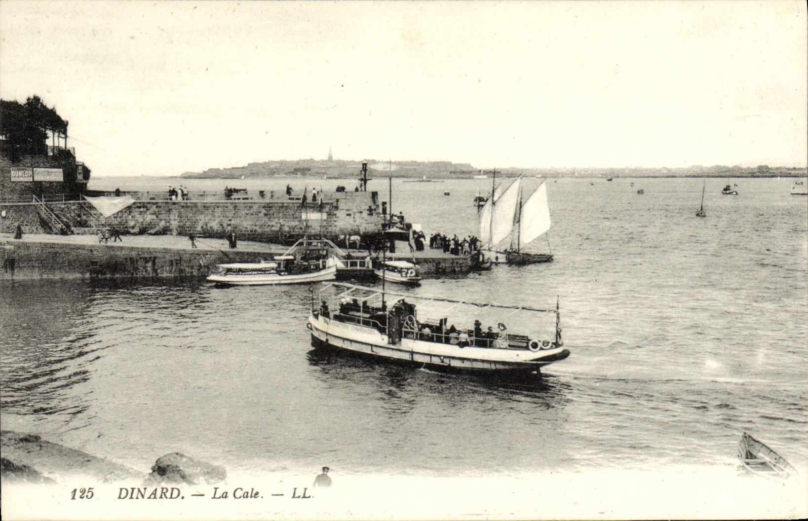 CPA Dinard La Cale Bateau 