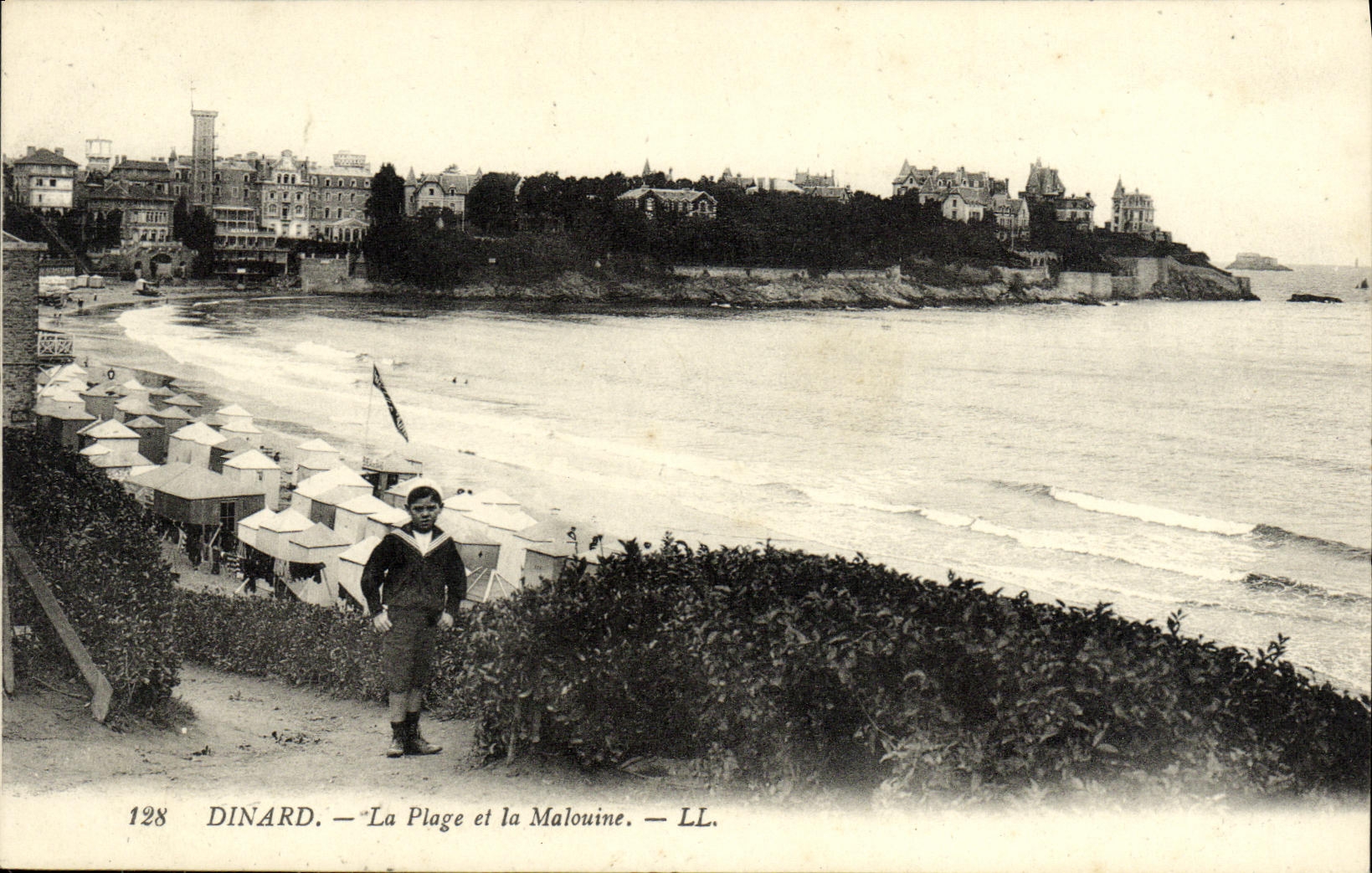CPA Dinard La Plage et la Malouine Enfant