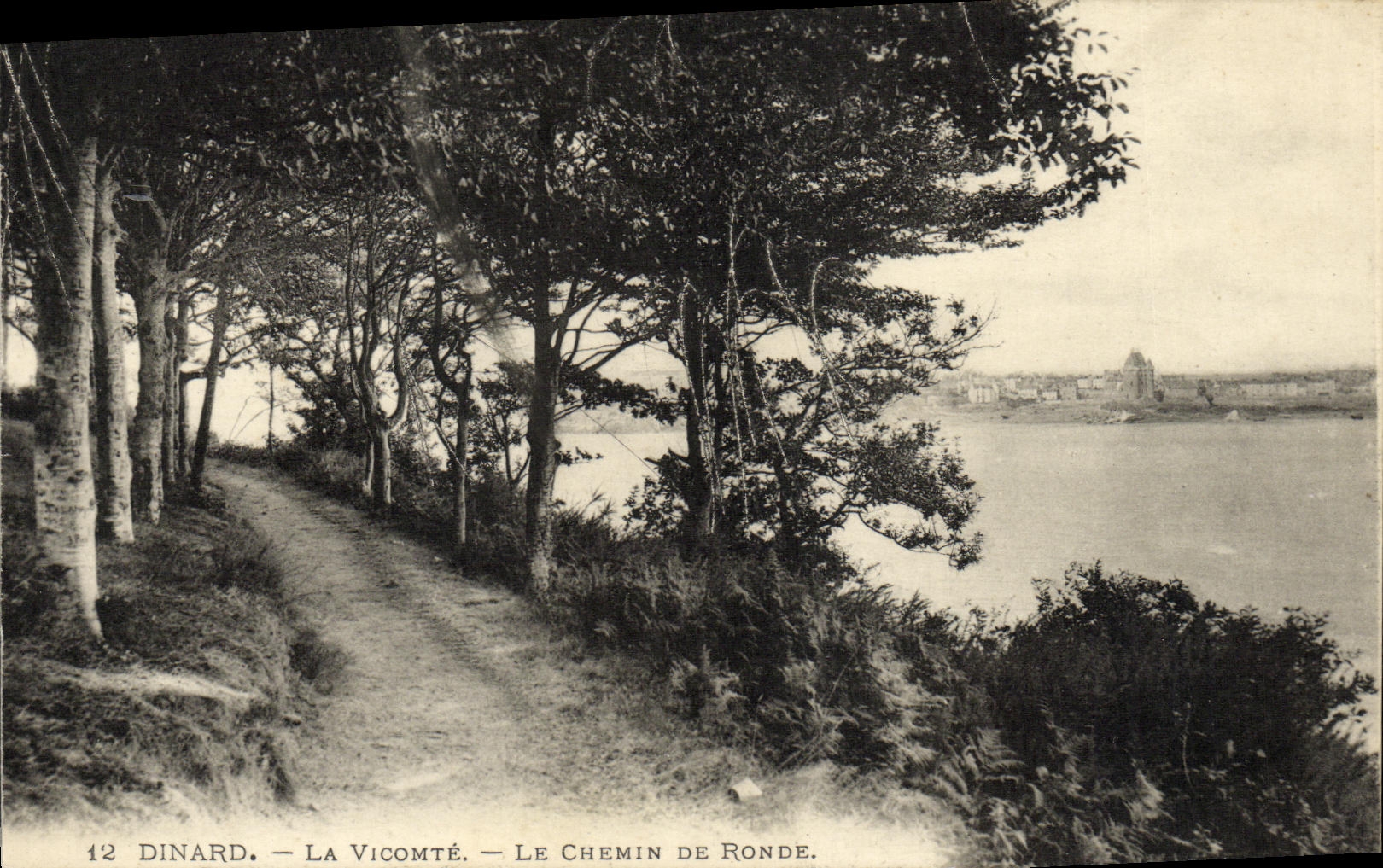 CPA Dinard La Vicomte Le Chemin De Ronde