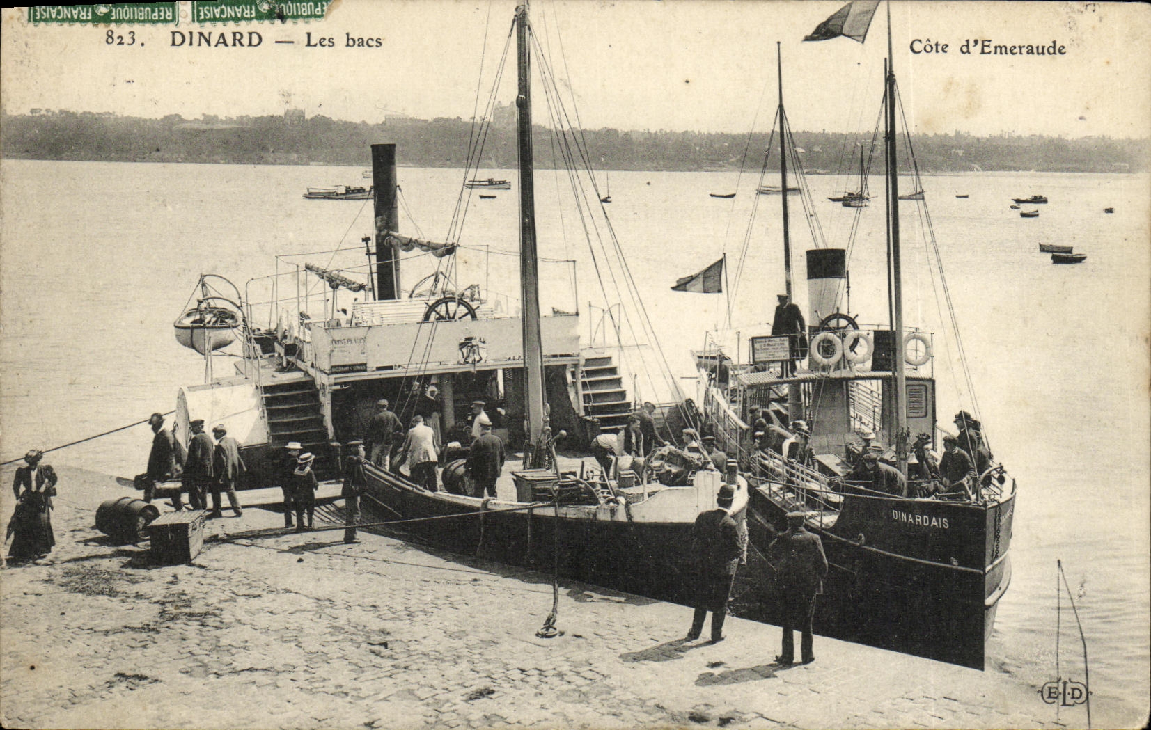 CPA Dinard Les bacs Bateaux