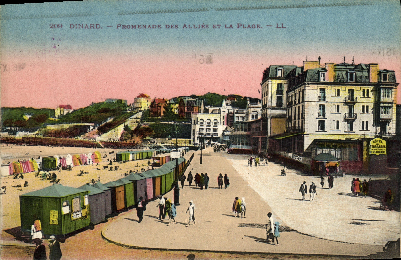 CPA Dinard Promenade des Allies et la Plage