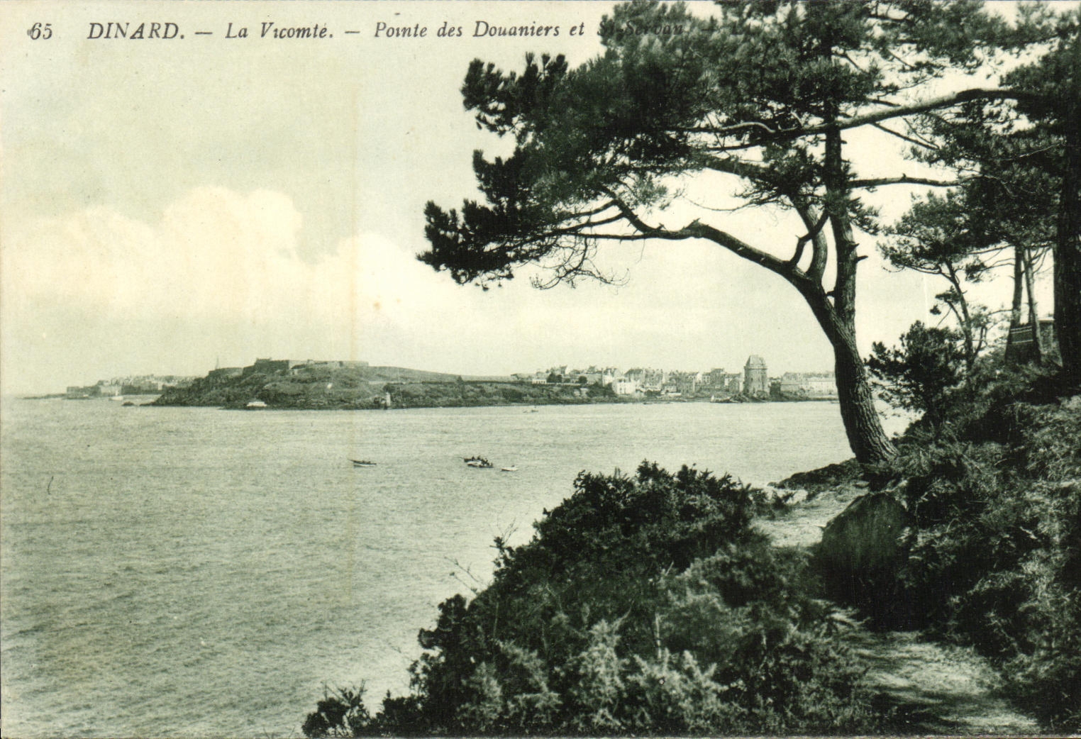 VINTAGE POSTCARD Dinard the Viscount Points Customs officers and St Servan