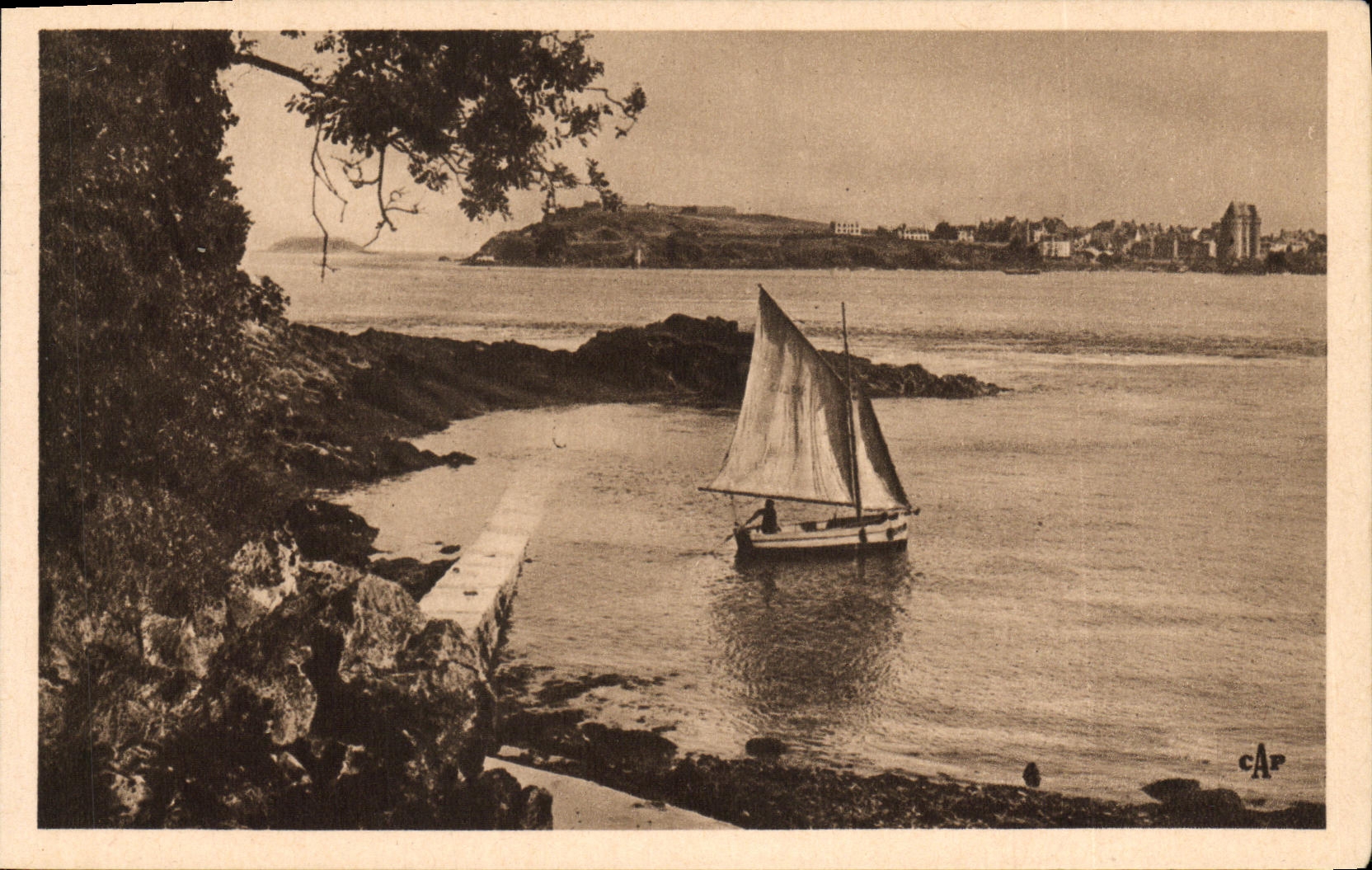 CPA Dinard La Cale de la Vicomte Bateau