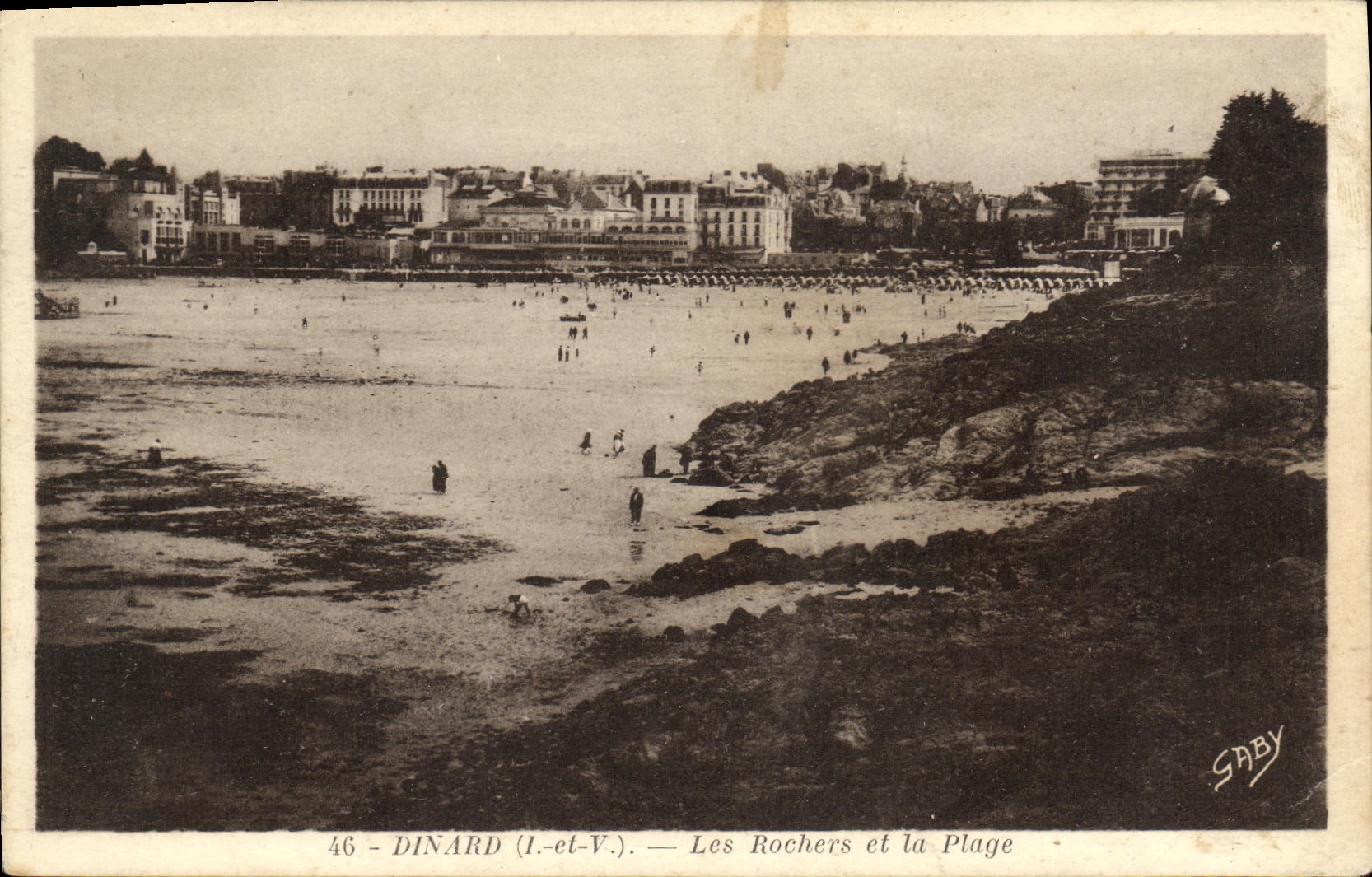 CPA Dinard Les Rochers et la Plage