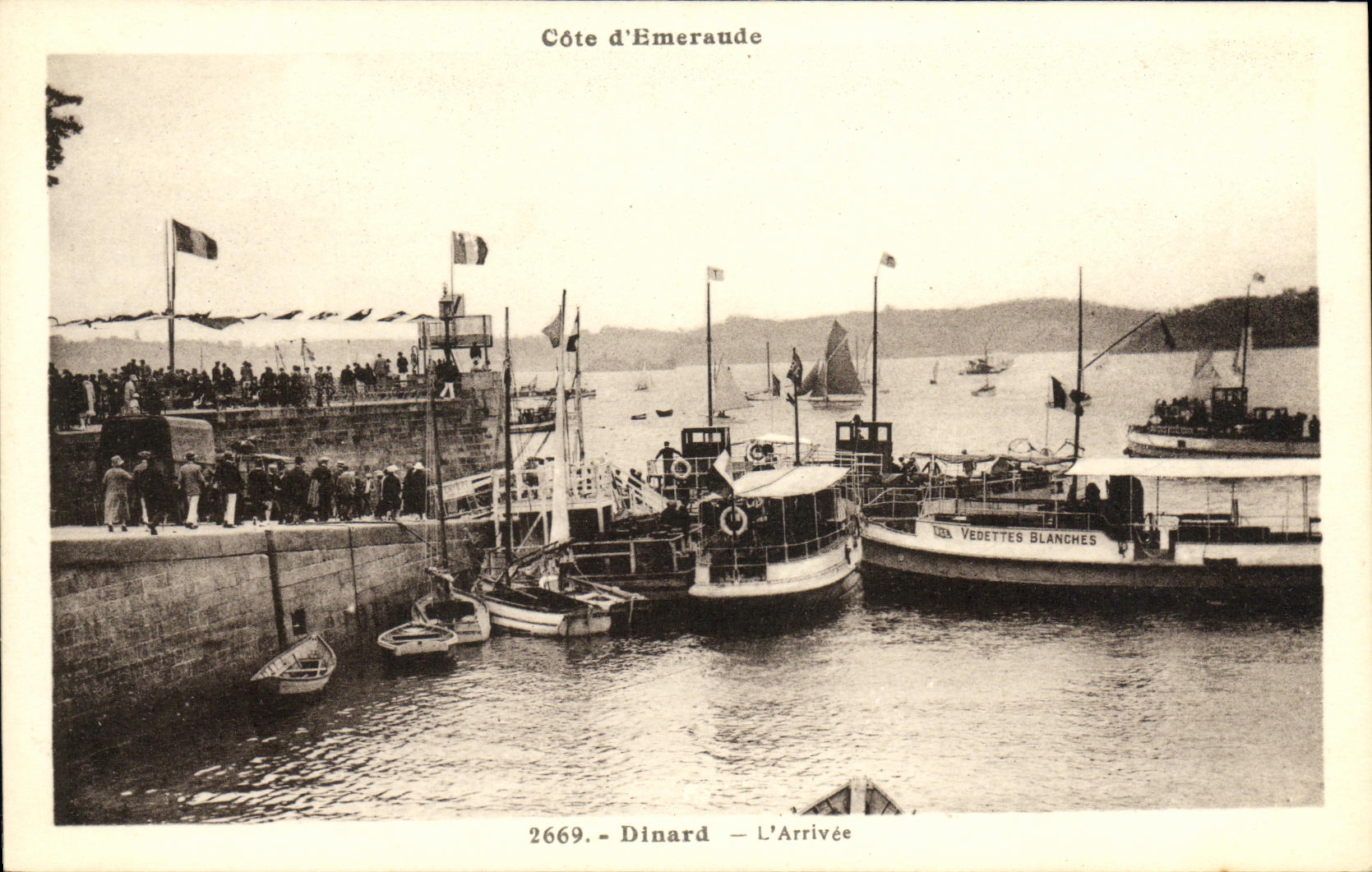 VINTAGE POSTCARD Dinard L Arrived Boats white high speed motorboats