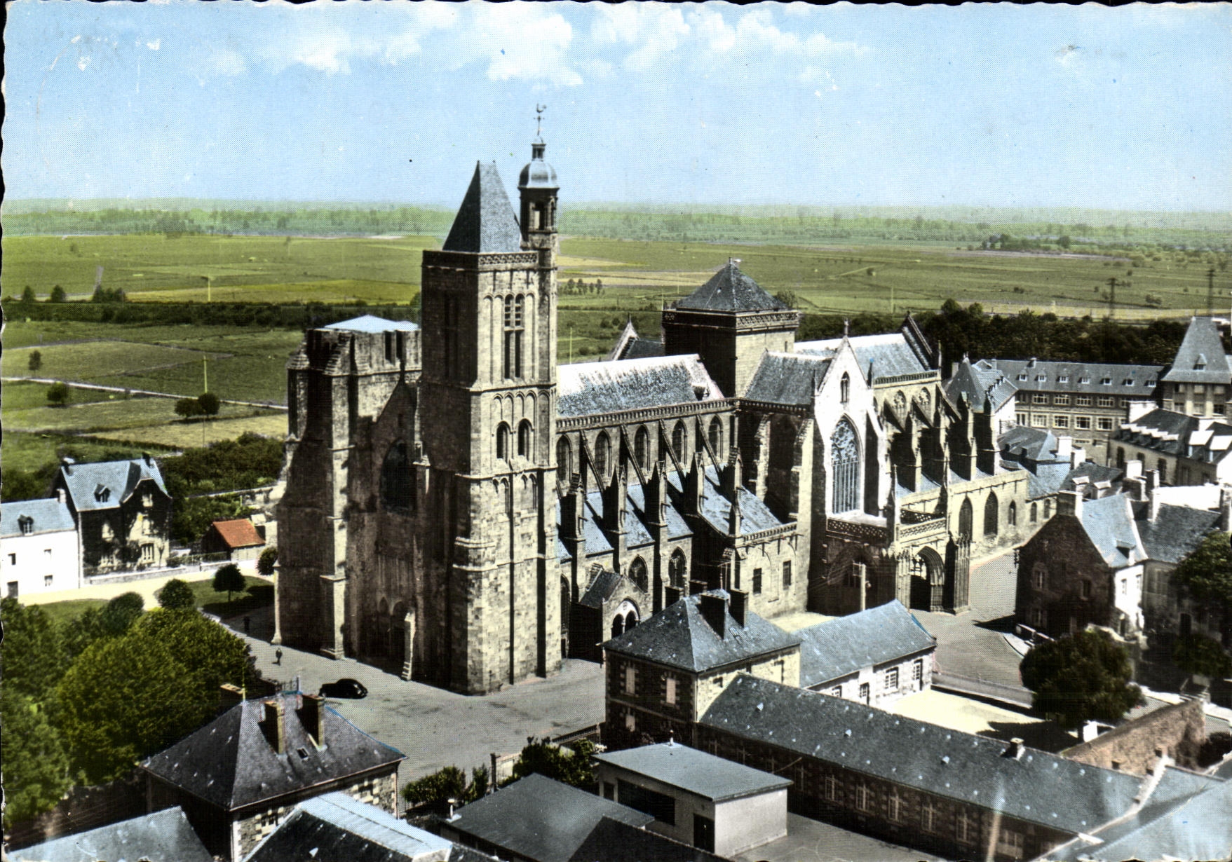 CPM Dol de Bretagne La Cathedrale