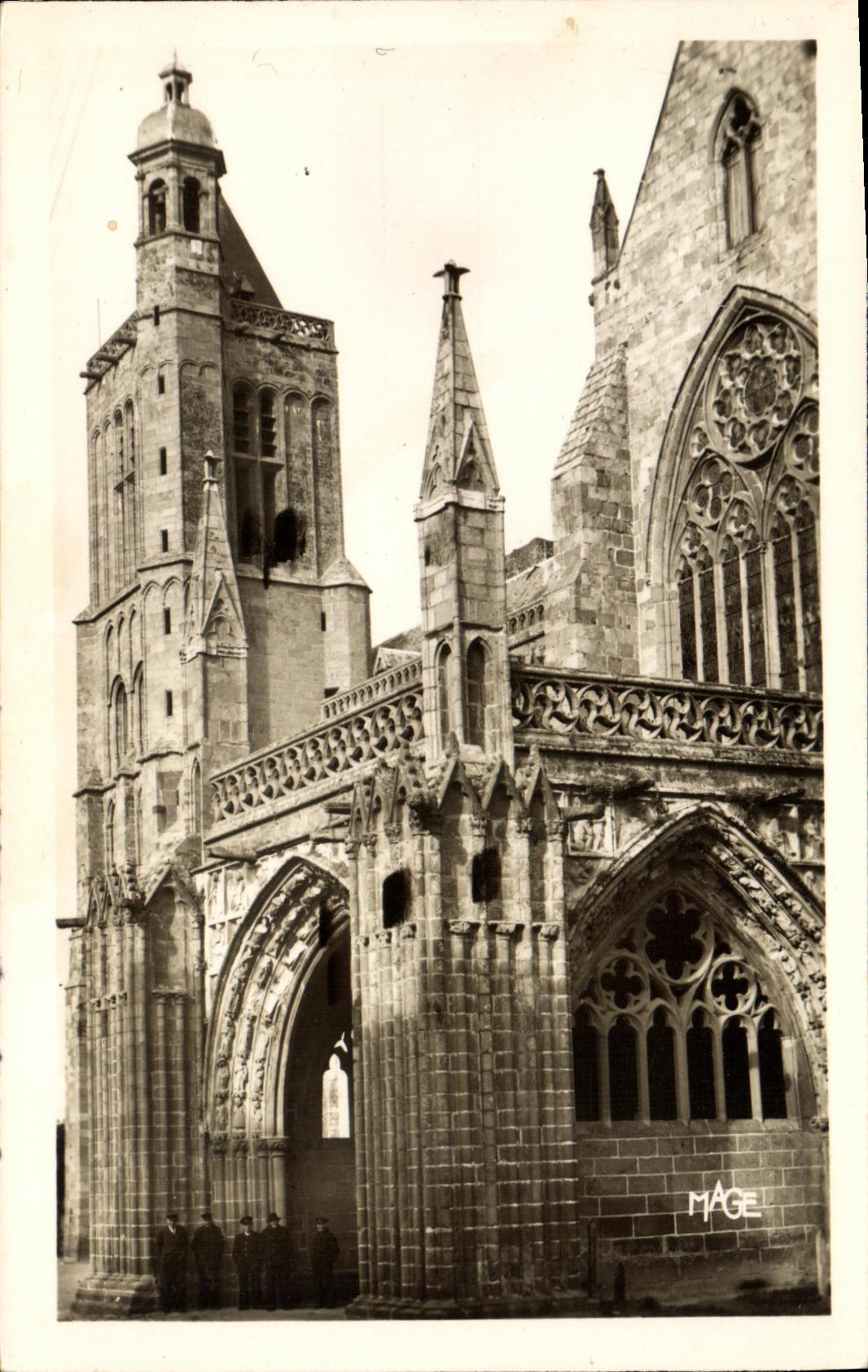 CPM Dol de Bretagne La Cathedrale Le Porche