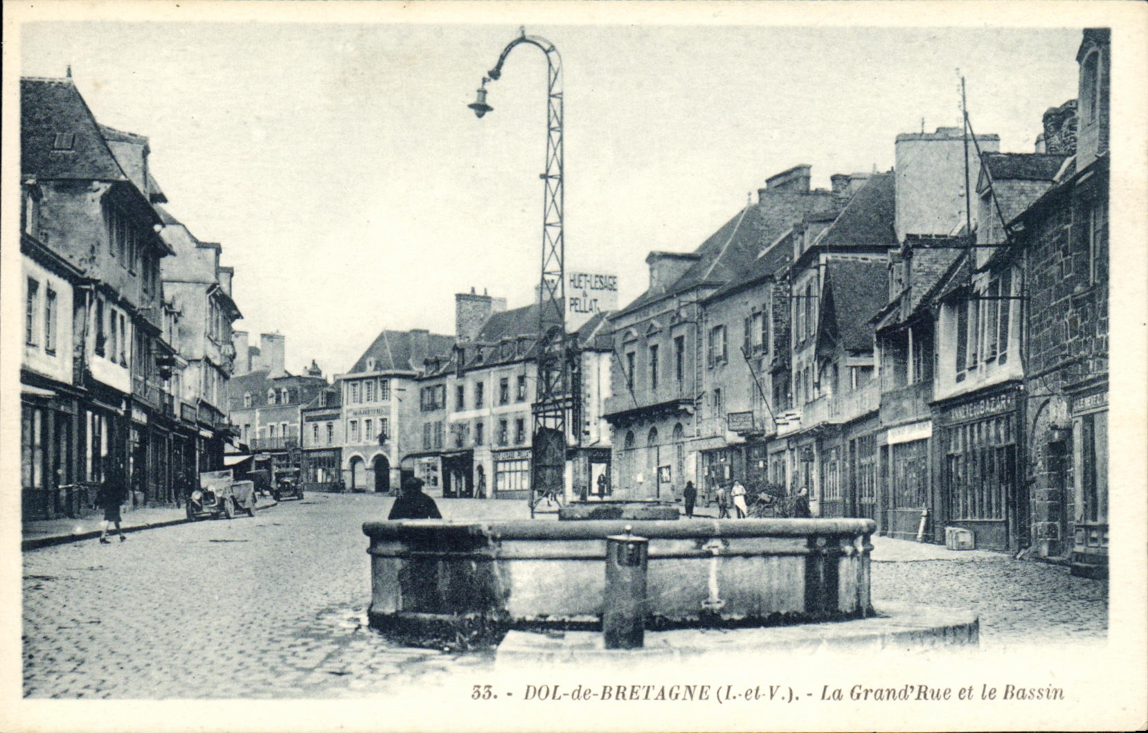 CPA Dol de Bretagne La Grande Rue et le Bassin