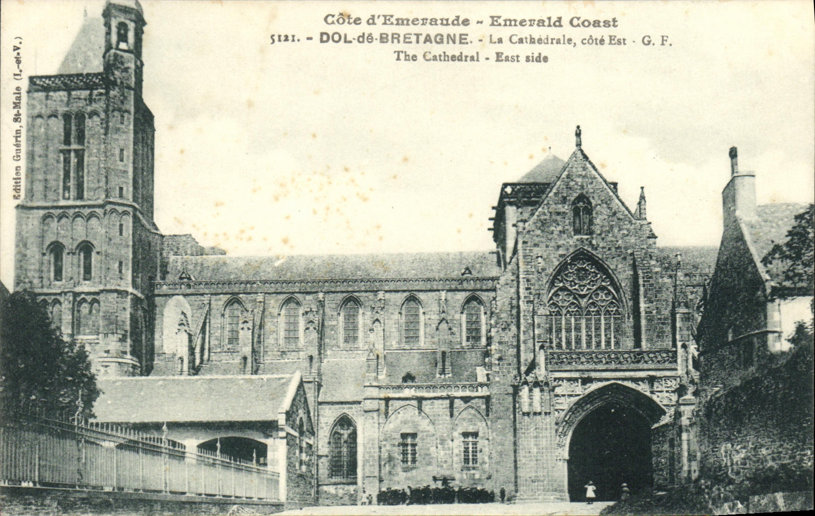 VINTAGE POSTCARD Fraud of Brittany the Cathedral east coast