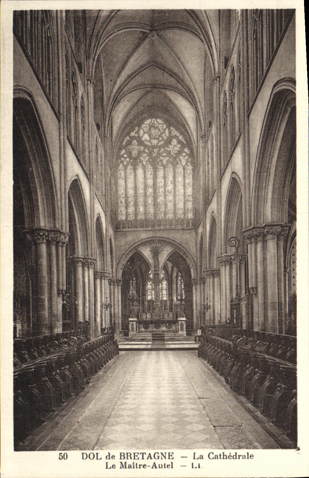 CPA Dol de Bretagne La Cathedrale Le Maitre Autel