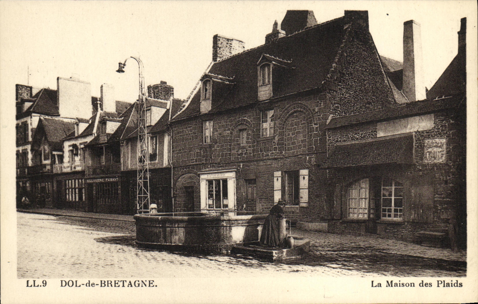 CPA Dol de Bretagne La Maison des Plaids