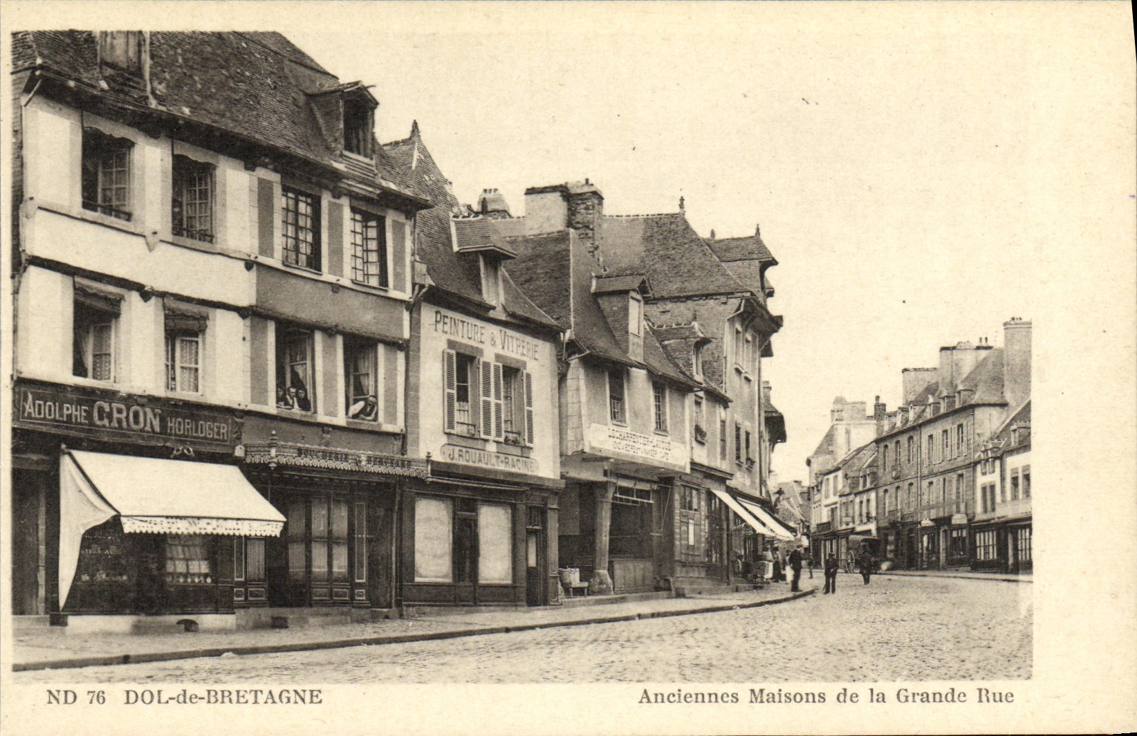 CPA Dol de Bretagne Anciennes Maisons de la Grande Rue Adolphe Cron Horloger