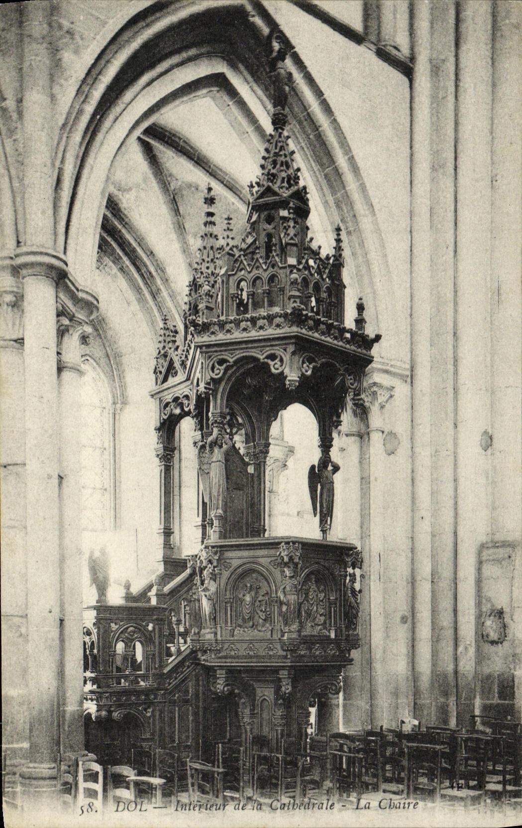 CPA Dol Interieur de la Cathedrale La chaire