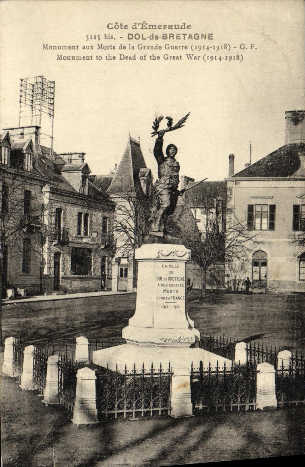 VINTAGE POSTCARD Fraud of Brittany War memorial of the Militaria Great War