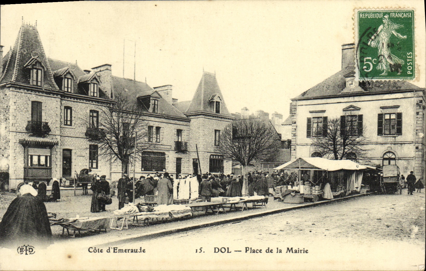 CPA Dol Place de la Mairie Marche