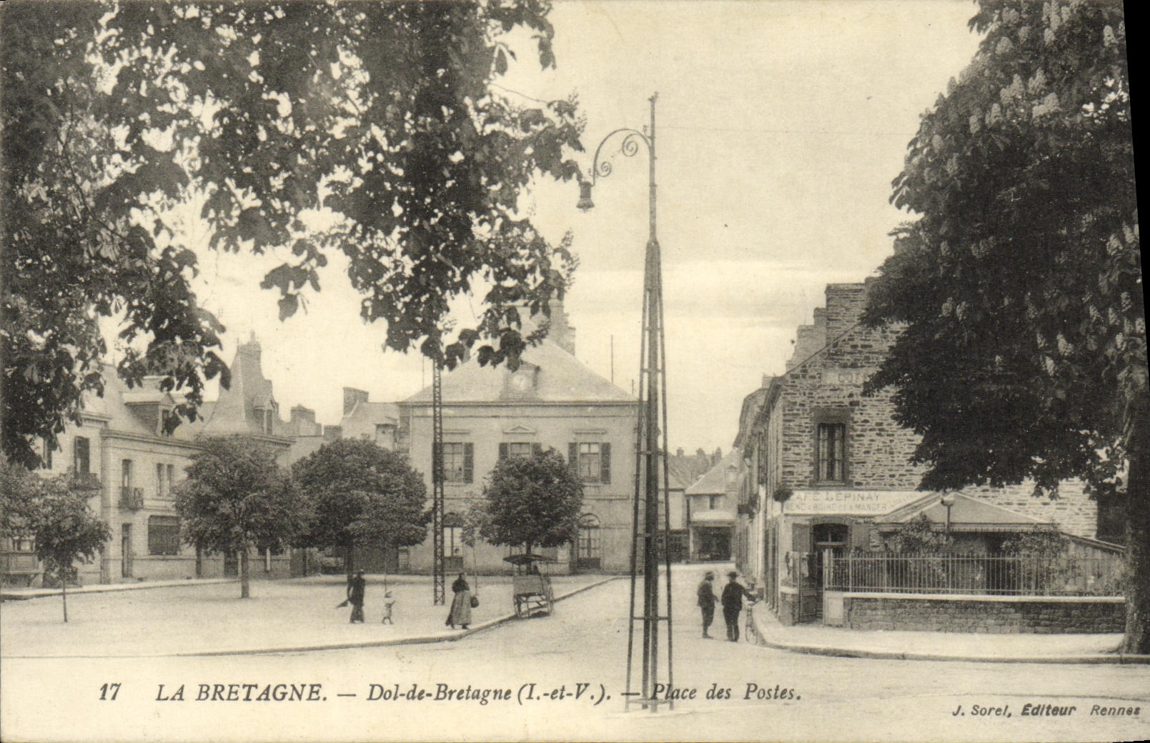 CPA Dol de Bretagne Place des Postes