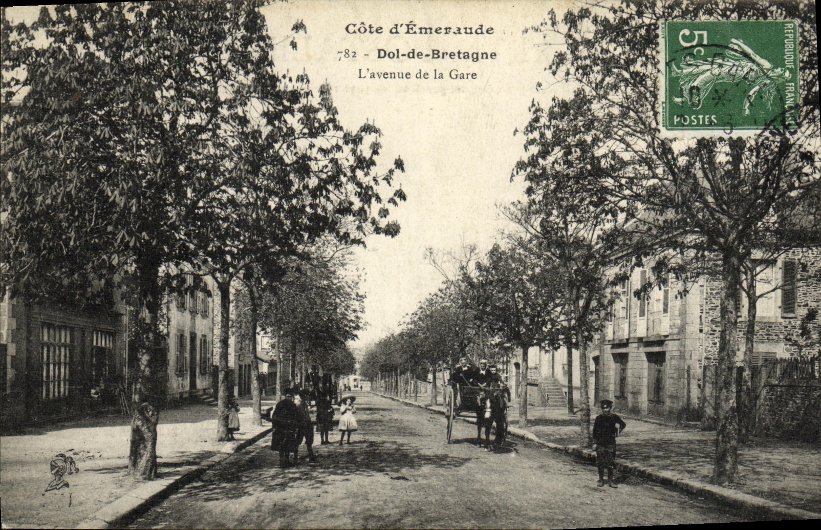 VINTAGE POSTCARD Fraud of Brittany L Avenue of the Station