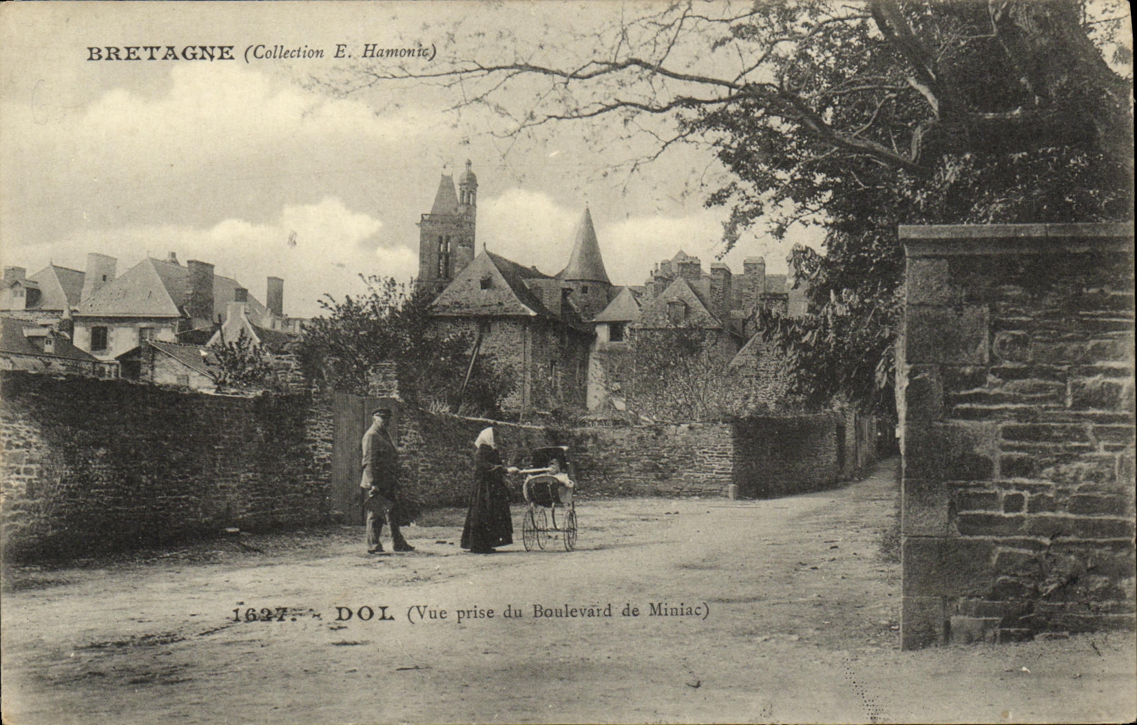 CPA Dol de Bretagne Vue prise du boulevard de Miniac