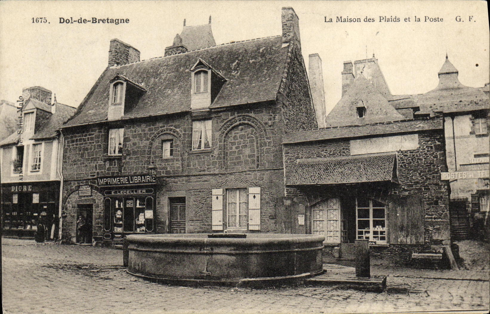 CPA Dol de Bretagne La Maison des Plaids et la Poste Imprimerie Librairie