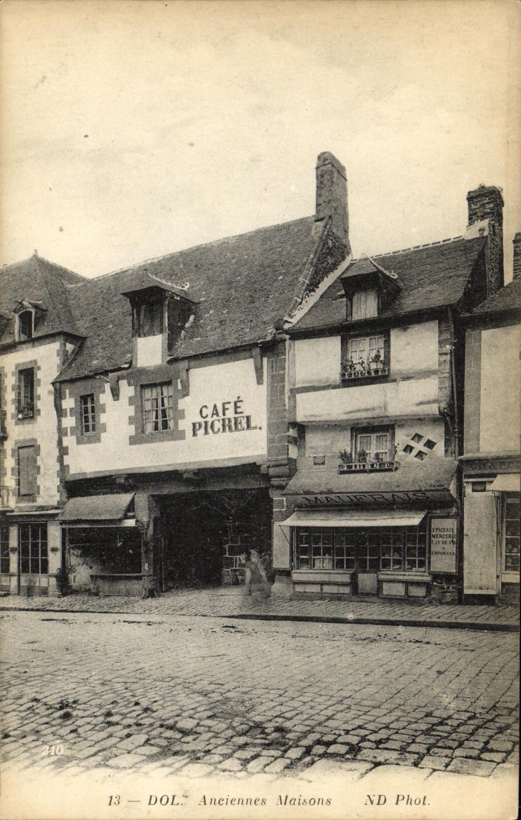 CPA Dol Anciennes Maisons Cafe Picrel