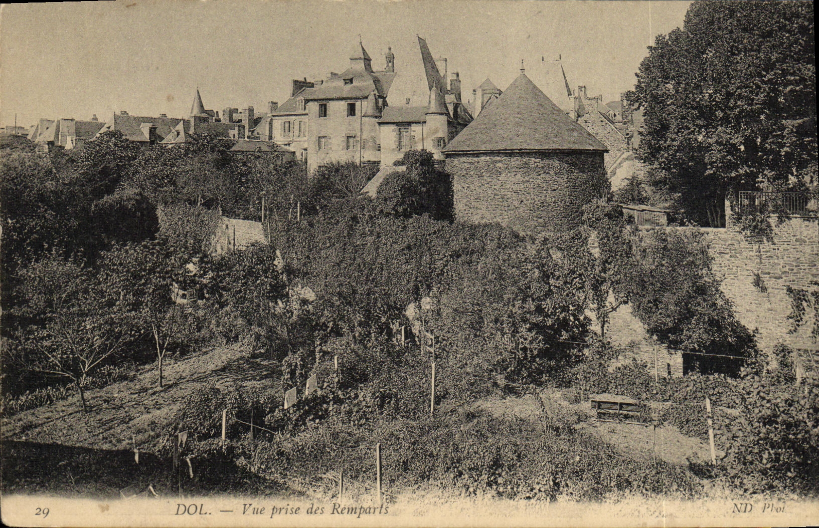 CPA Dol Vue Prise des Remparts