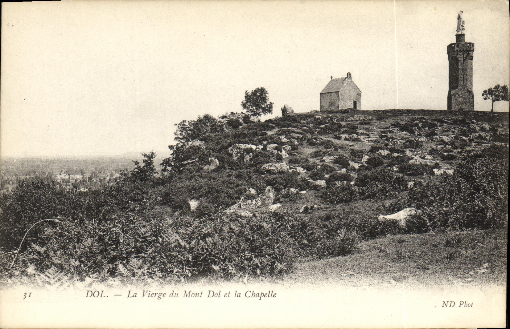 CPA Dol La Vierge du Mont Dol et la Chapelle