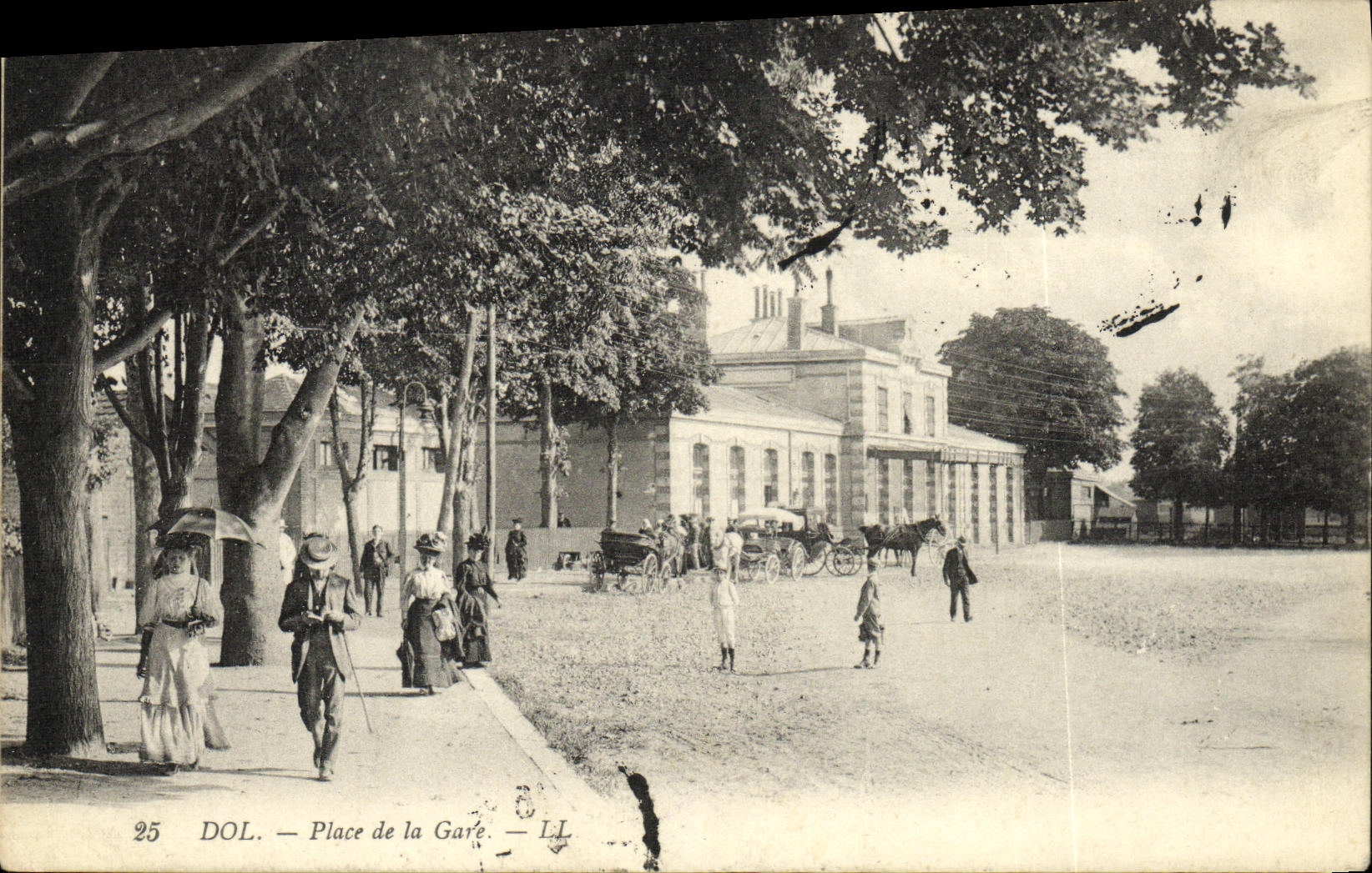CPA Dol Place de la Gare