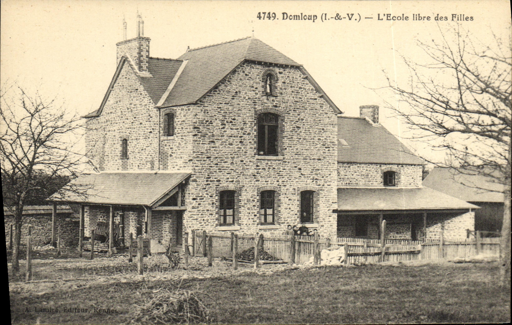 CPA Domloup L Ecole Libre des Filles