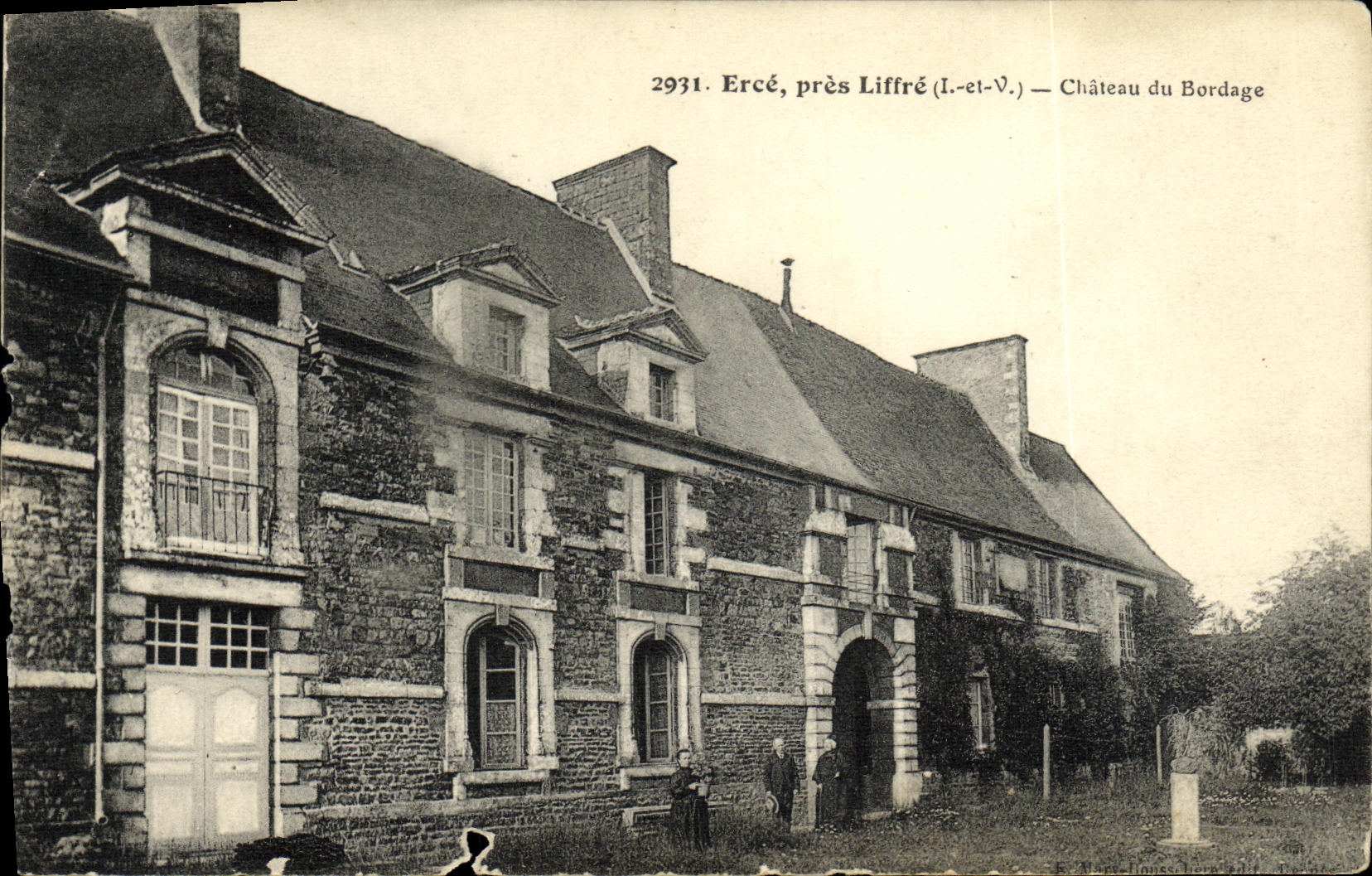 VINTAGE POSTCARD Erce Close Liffre Castle of bordering