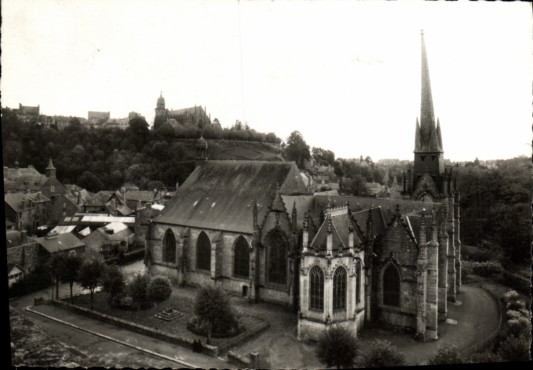 CPM Fougeres L Eglise Saint Sulpice