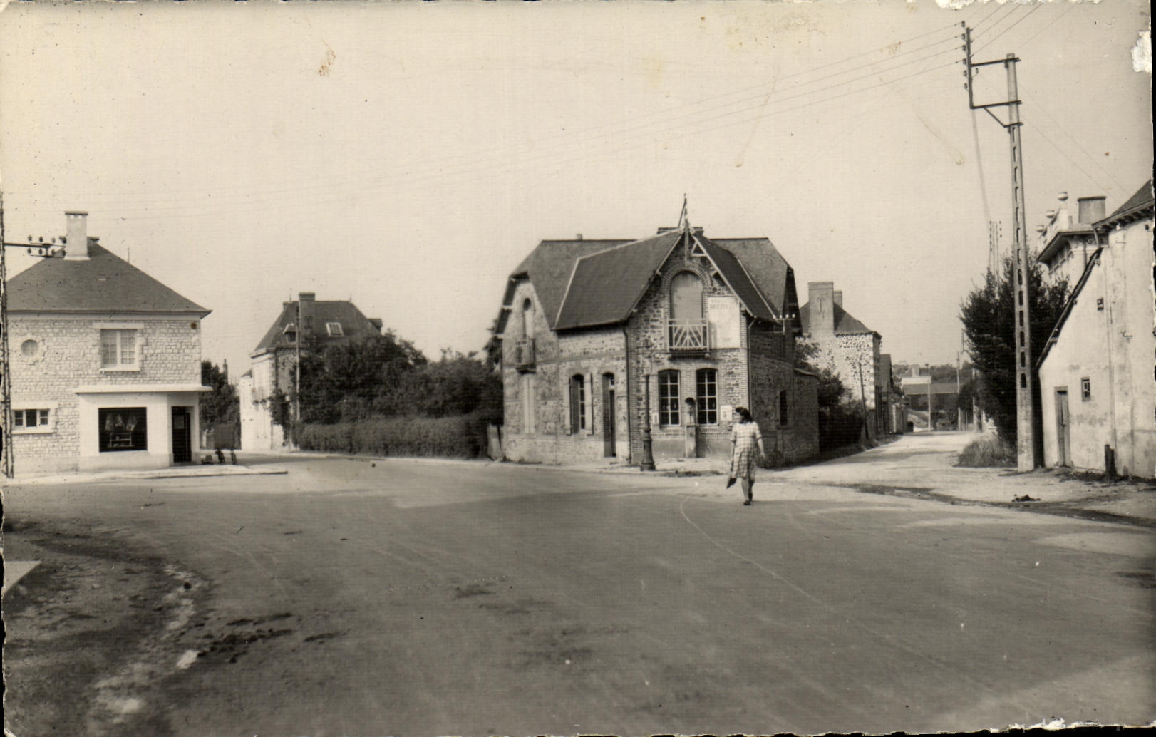 CPM La Guerche de Bretagne Le Bourial Rue de Vitre et de Verdun