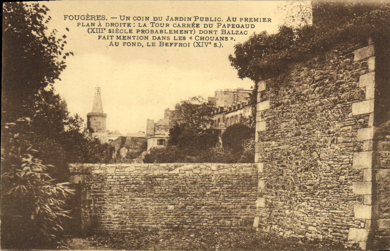 CPA Fougeres Un Coin du Jardin Public La tour carree du Papegaud