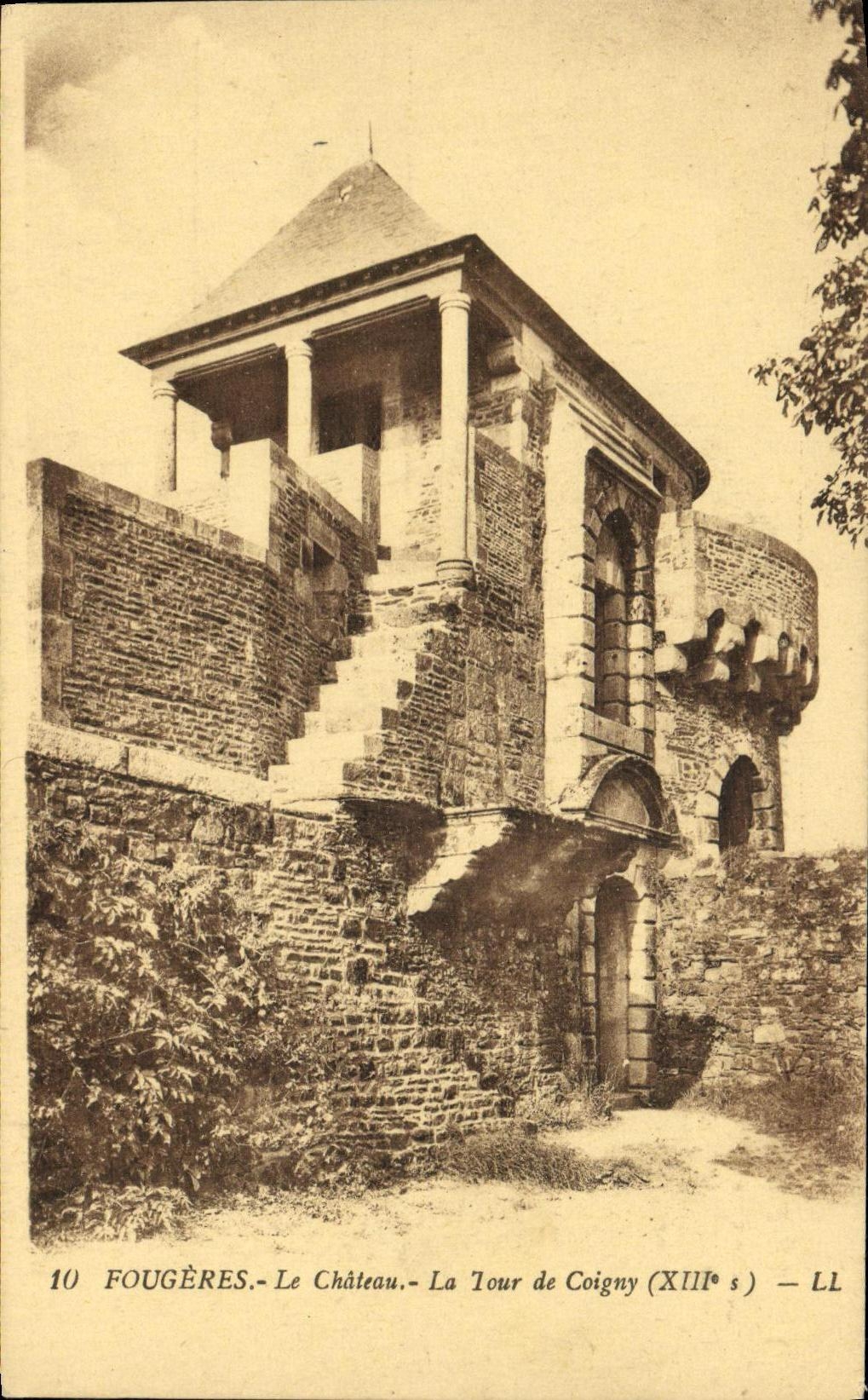 CPA Fougeres Le Chateau La Tour de Coigny
