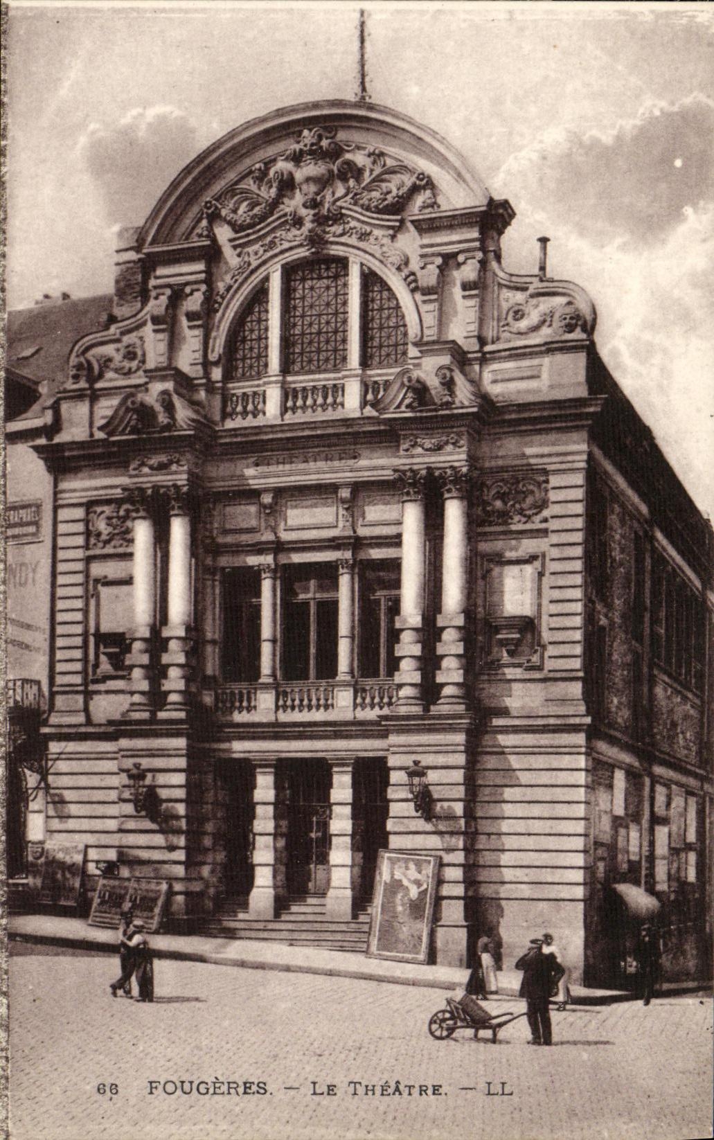 CPA Fougeres Le Theatre