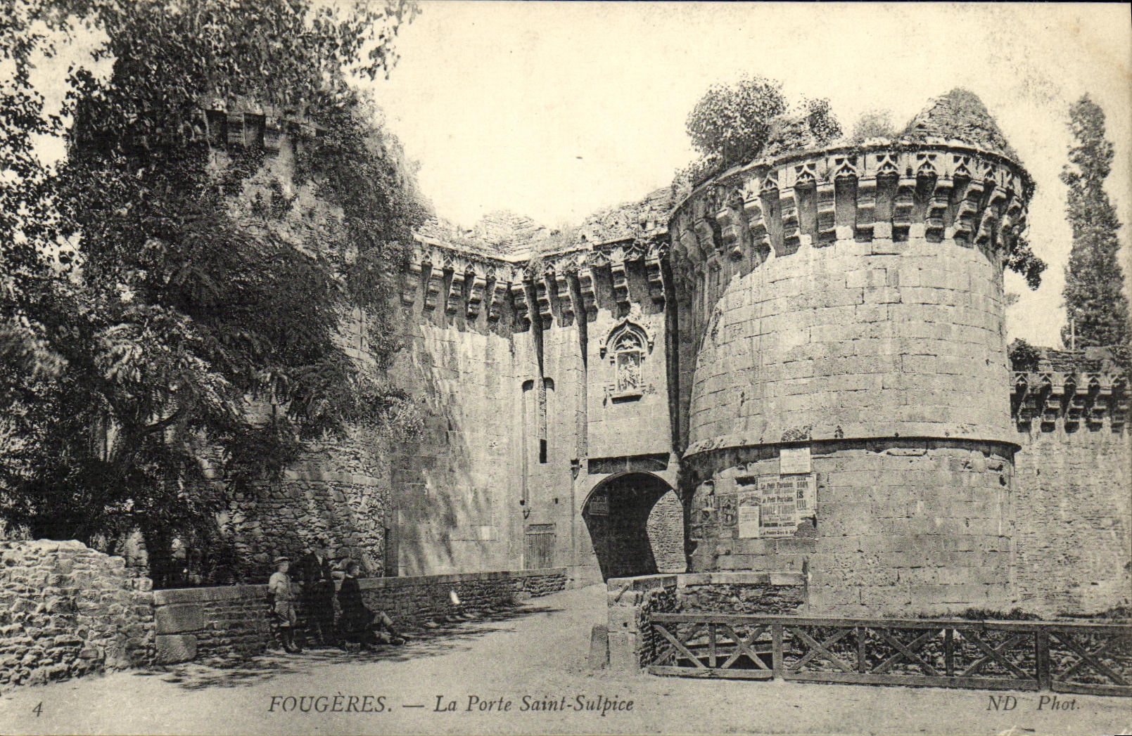 CPA Fougeres La Porte Saint Sulpice