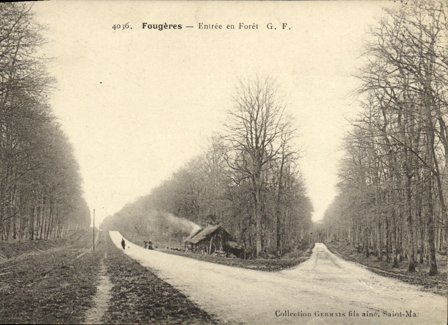 CPA Fougeres Entree en Foret cabane 