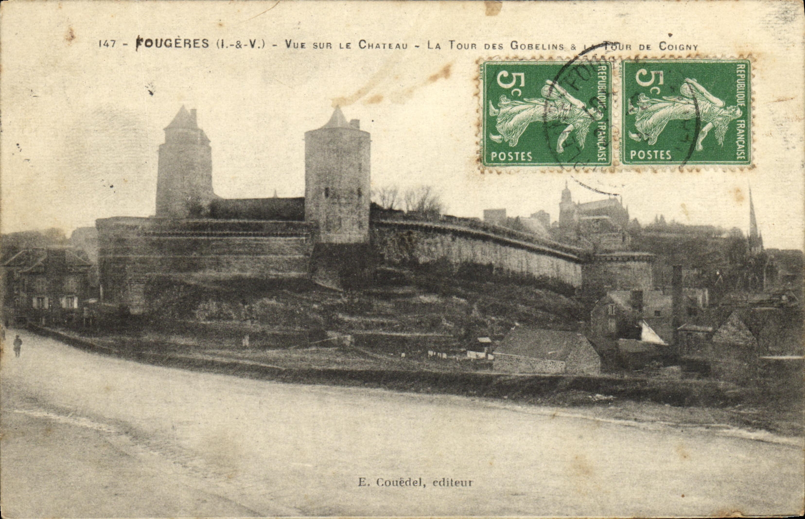 CPA Fougeres Vue sur le Chateau La tour des Gobelins et la tour de Coigny