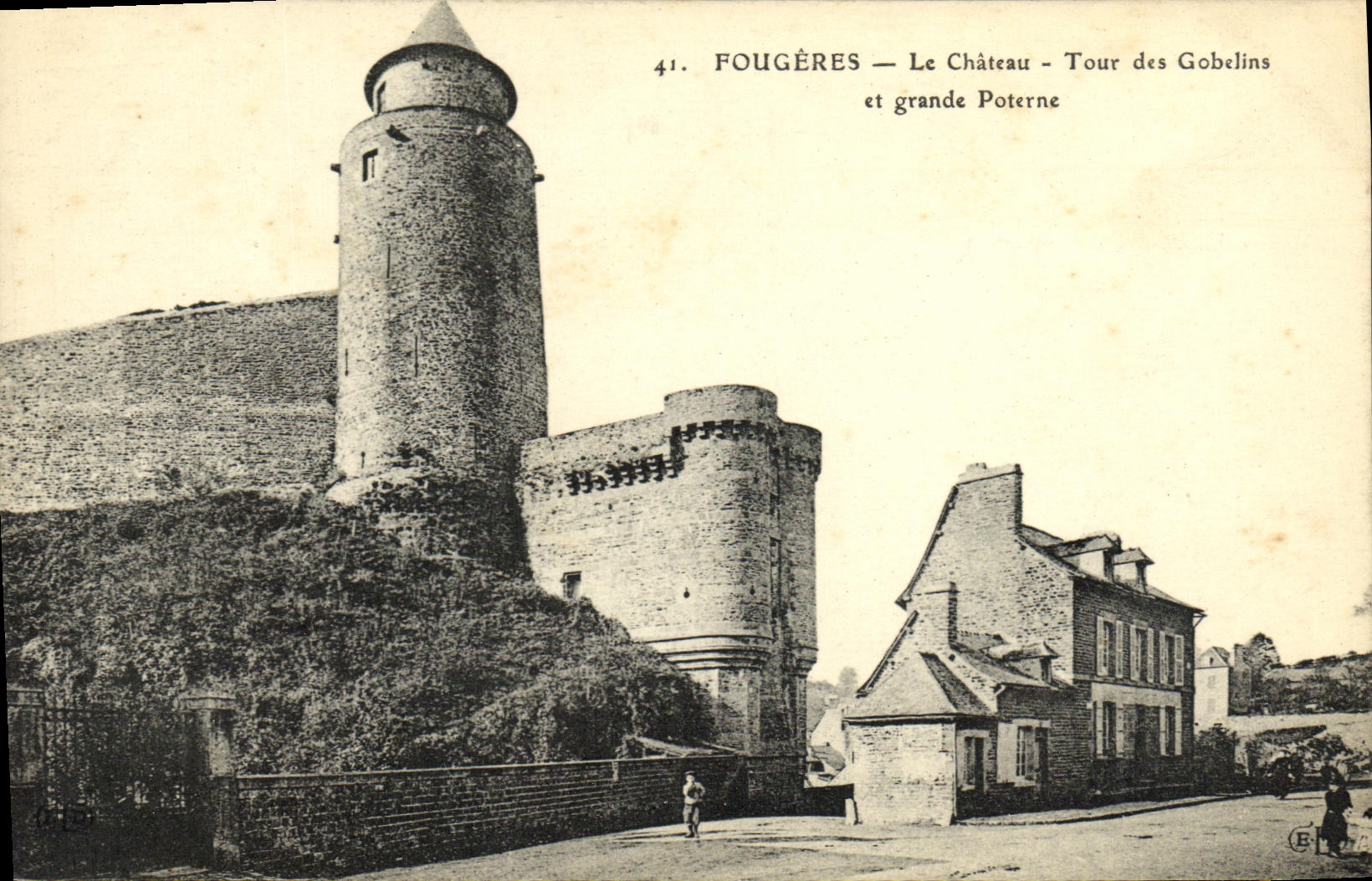 CPA Fougeres Le Chateau Tour des Gobelins et grande Poterne