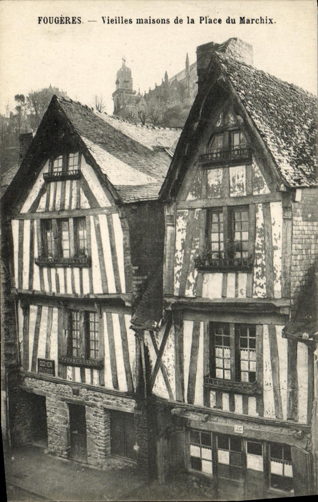 CPA Fougeres Vieilles maisons de la Place du Marchix