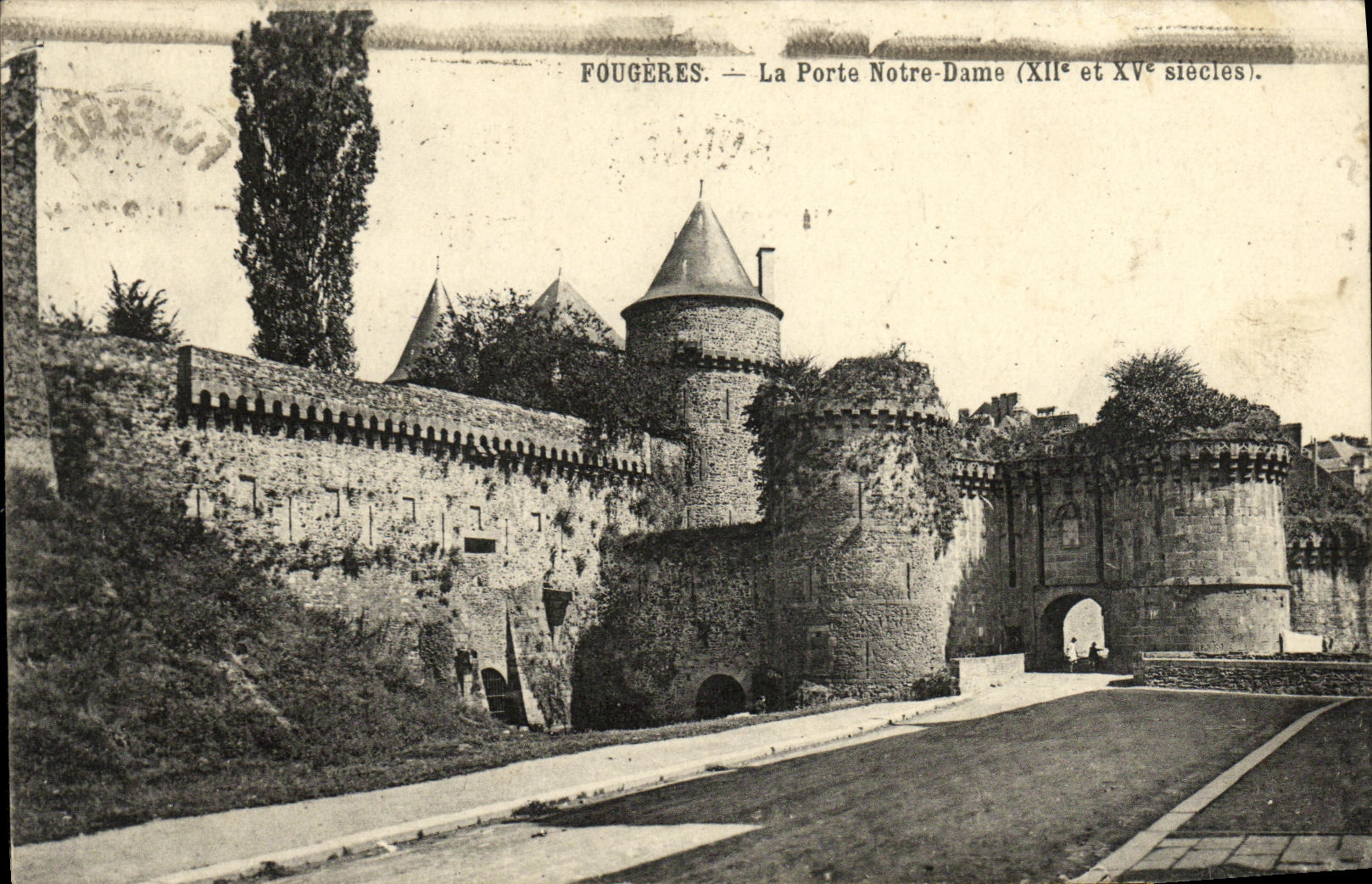 CPA Fougeres La Porte Notre Dame