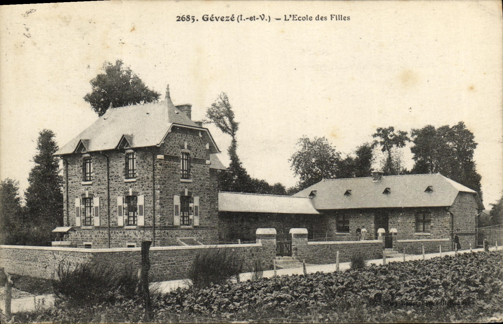 VINTAGE POSTCARD Geveze L School of the Girls