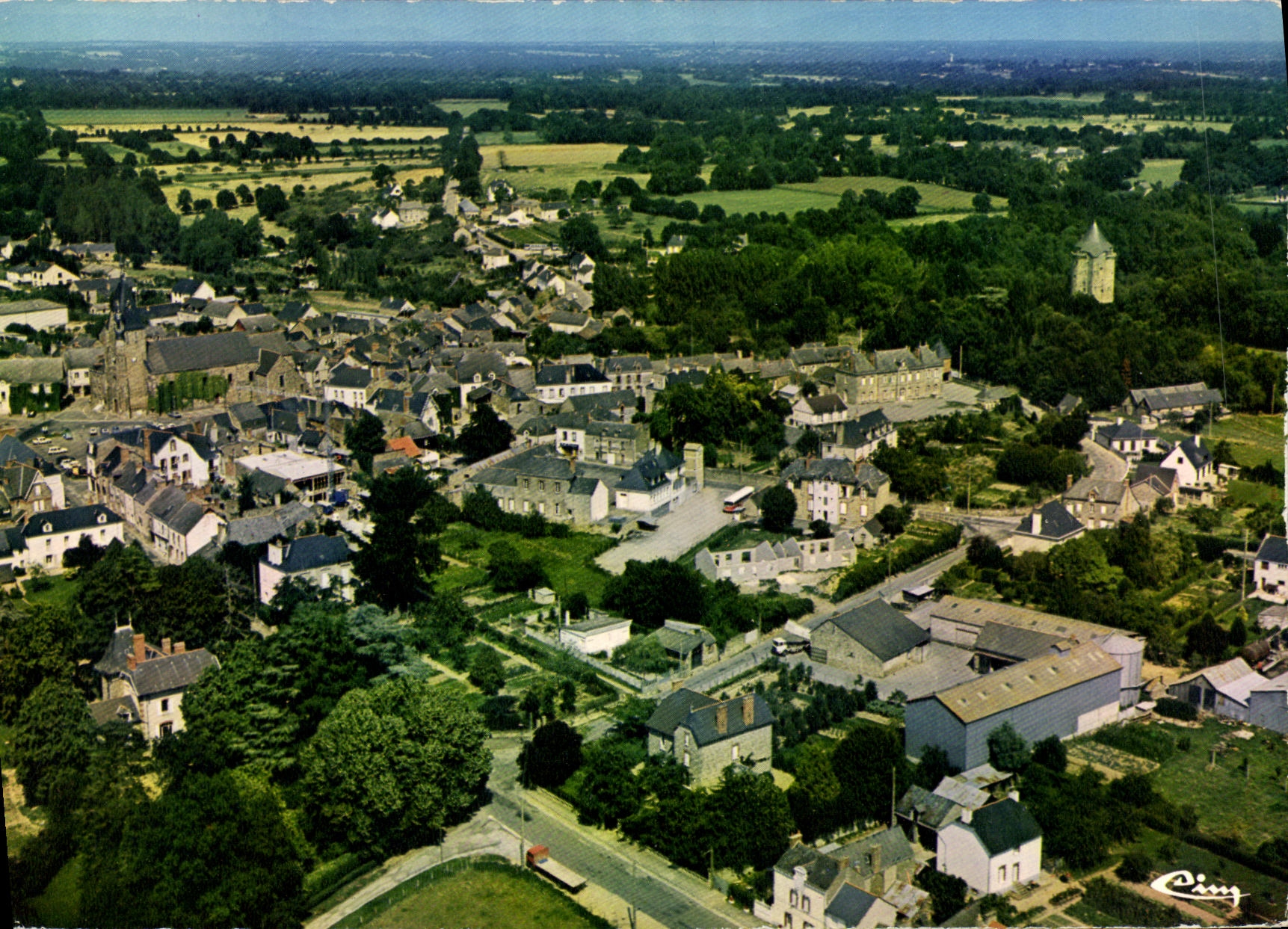 CPM Grand Fougeray Vue generale Au fond la tour Duguesclin