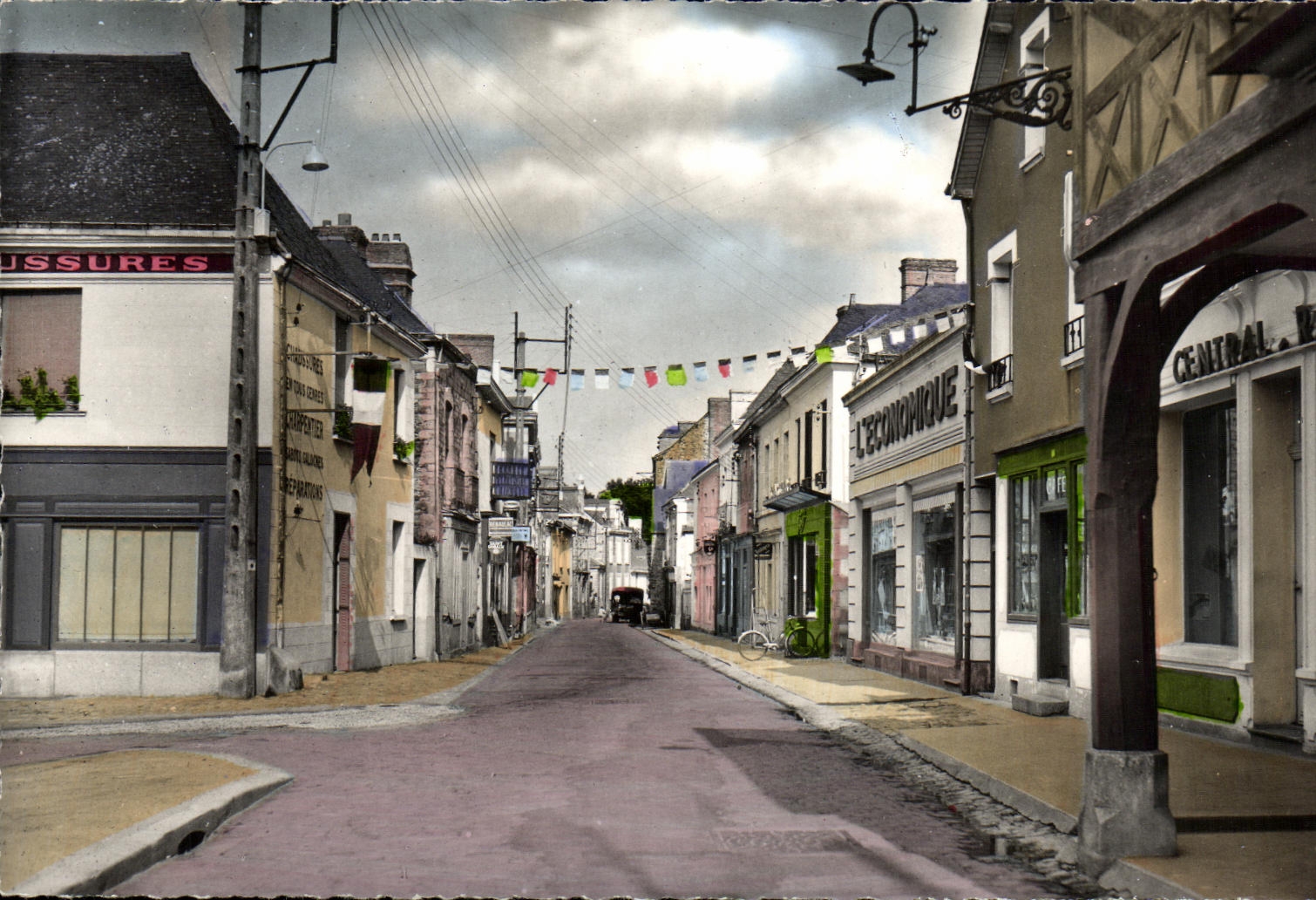 CPM La Guerche de Bretagne Rue d Anjou