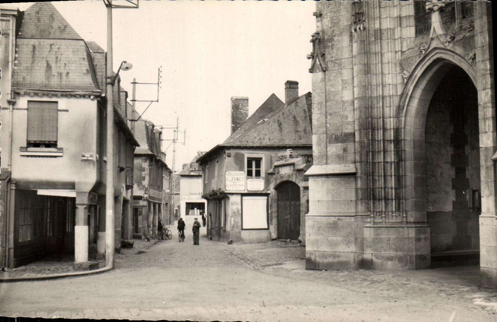 MODERN CARD Guerche of Brittany Street of the White Horse old Porches