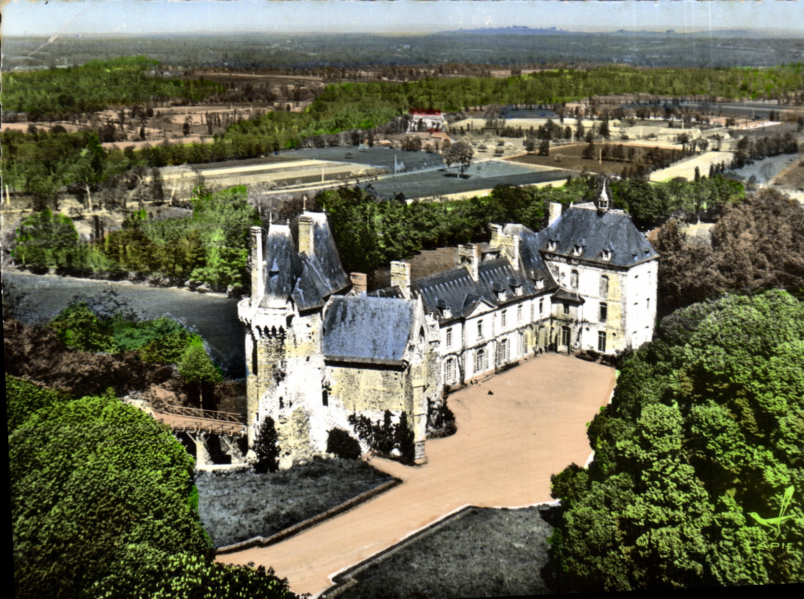 CPM Tinteniac Les Iffs Chateau de Montmuran Le donjon 