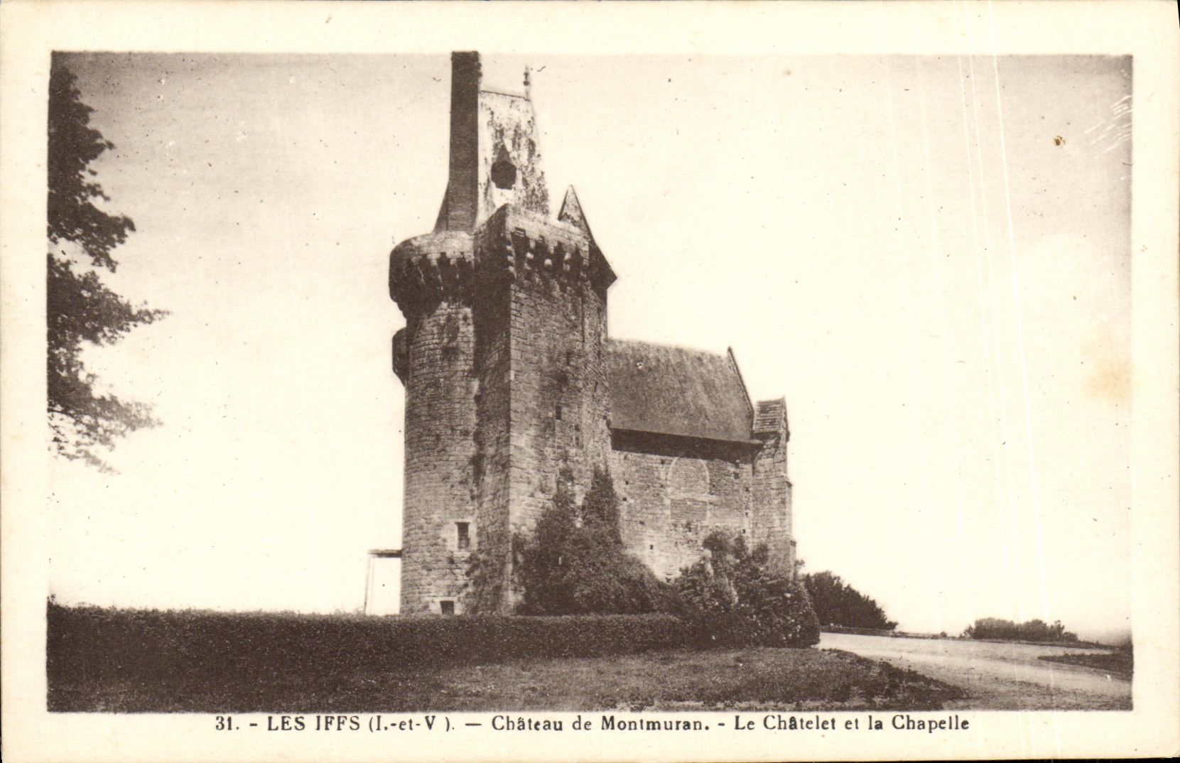 CPA Les Iffs Chateau de Montmuran Le chatelet et la chapelle