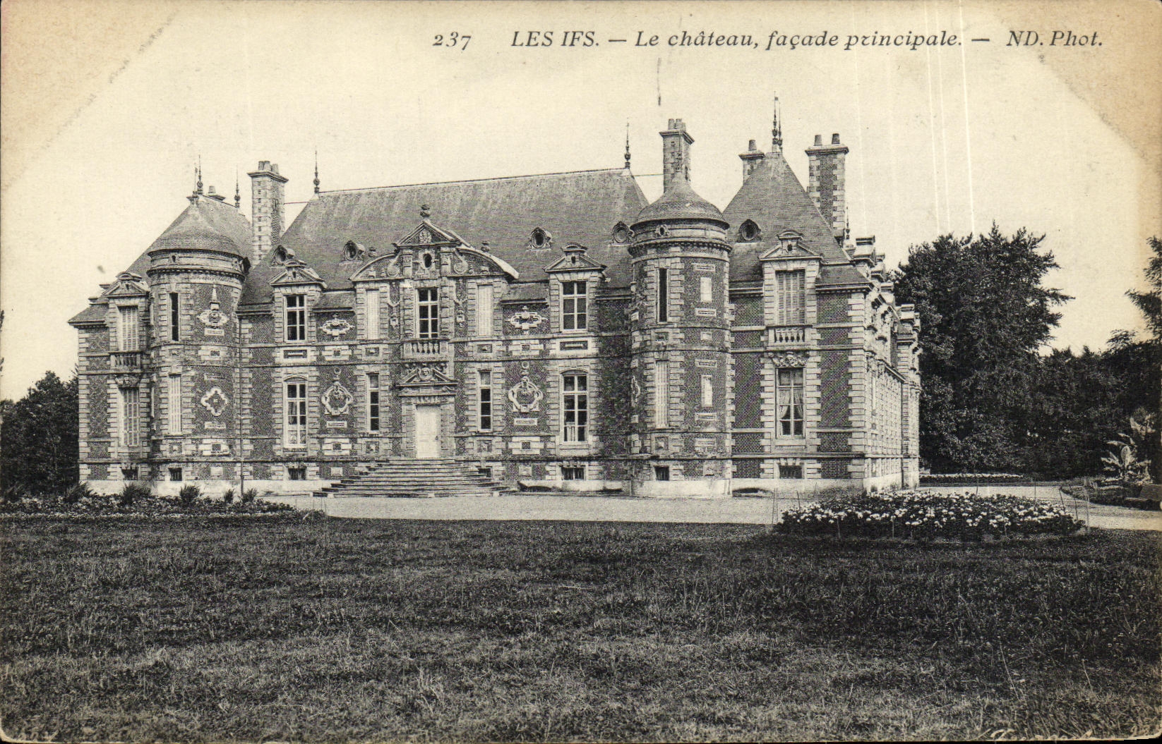 VINTAGE POSTCARD Yews the Castle Principal Frontage