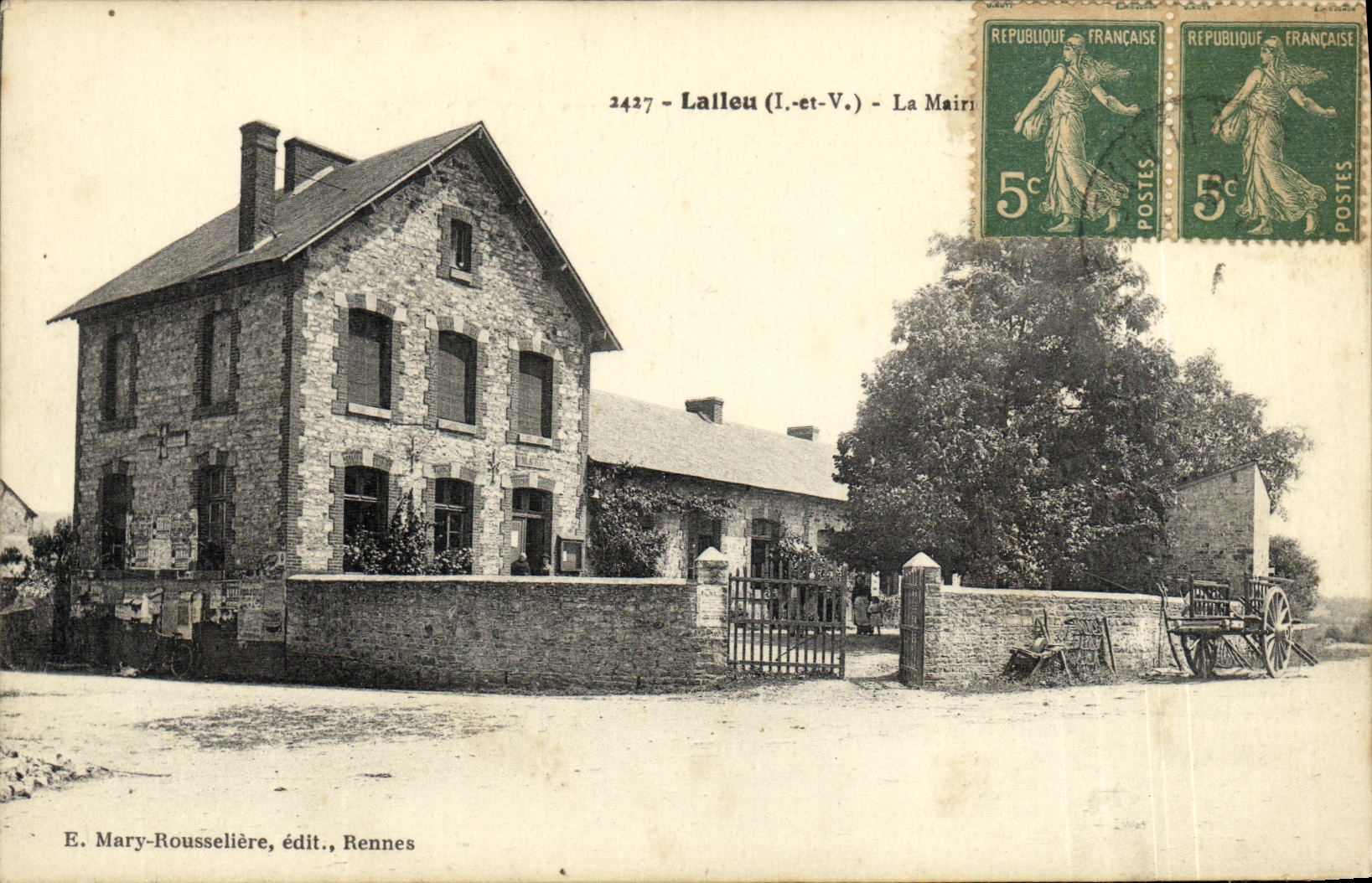 VINTAGE POSTCARD Laileu the Town hall