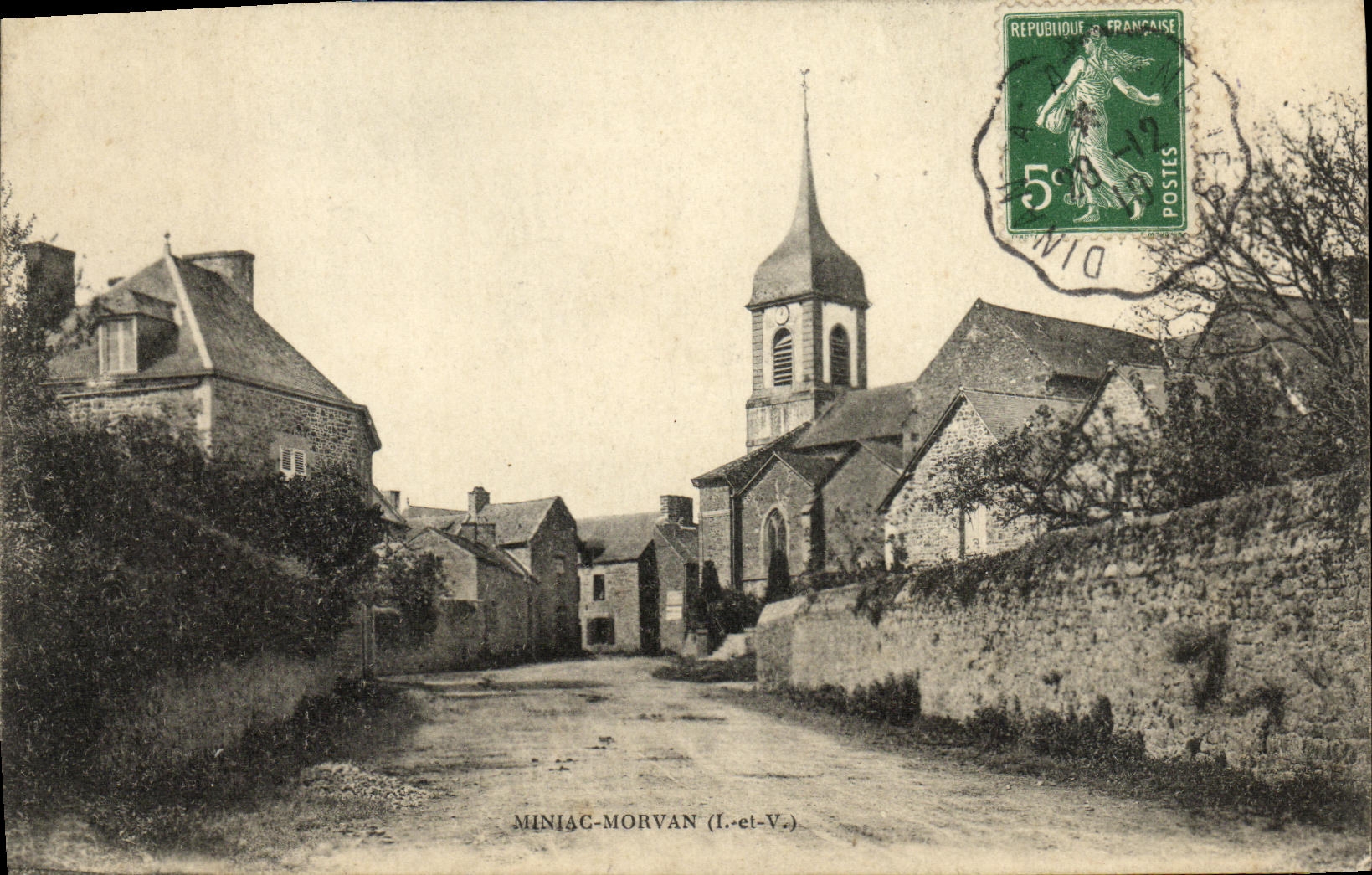 VINTAGE POSTCARD Miniac Morvan
